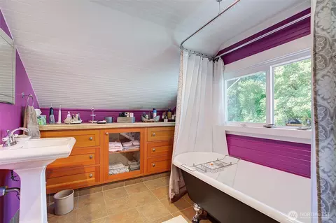 Bath - 4655 Eastern Ave N, Seattle, WA 98103 photo 4 of 4