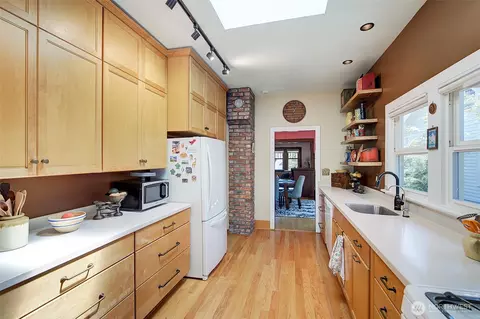 Kitchen - 4655 Eastern Ave N, Seattle, WA 98103 photo 2 of 4