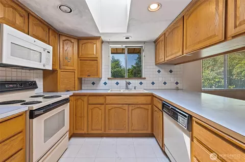 Kitchen - 804 94th St SE, Everett, WA 98208 photo 1 of 1