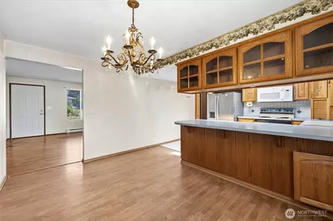 Dining - 804 94th St SE, Everett, WA 98208 photo 2 of 2