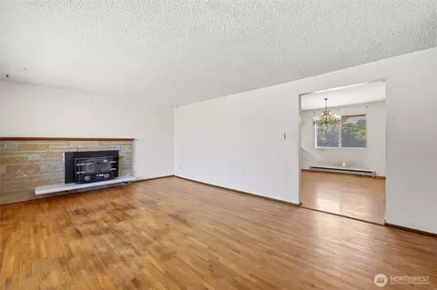 Living - 804 94th St SE, Everett, WA 98208 photo 3 of 3