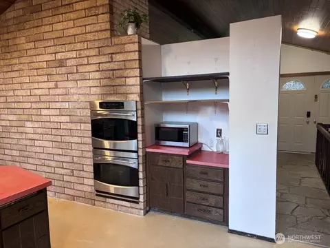 Kitchen - 22921 49th Ave SE, Bothell, WA 98021 photo 2 of 3