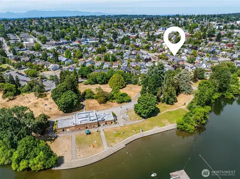 View/Area - 1318 N 76th St, Seattle, WA 98103 photo 5 of 6