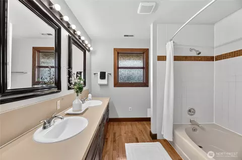Bath - 1318 N 76th St, Seattle, WA 98103 photo 2 of 3