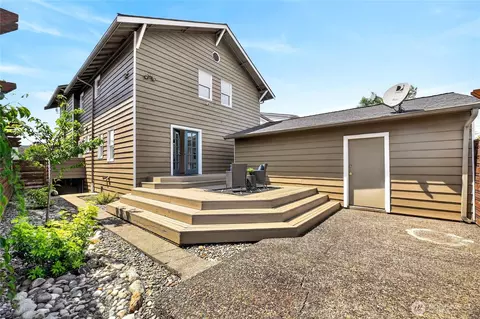 Exterior - 1318 N 76th St, Seattle, WA 98103 photo 2 of 3