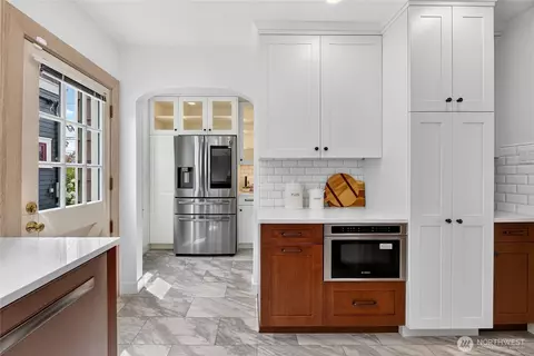 Kitchen - 1318 N 76th St, Seattle, WA 98103 photo 4 of 5