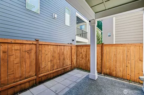 Exterior - 19729 Meridian Pl W, Bothell, WA 98012 photo 4 of 5