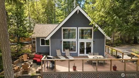 241 N Deer Ln W, Hoodsport, WA 98548