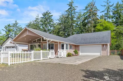 378 Eridani Loop SE, Ocean Shores, WA 98569
