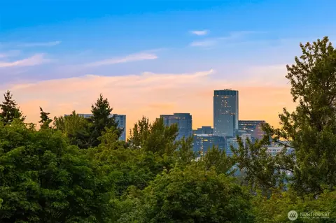 12218 SE 47th Pl, Bellevue, WA 98006