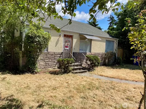9058 Wallingford Ave N, Seattle, WA 98103