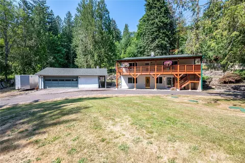 183 Pogue Ln, Castle Rock, WA 98611
