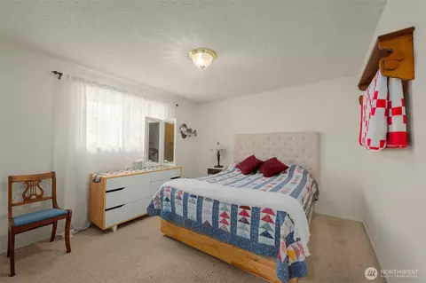 Bedroom - 41604 218th Ave SE, Enumclaw, WA 98022 photo 3 of 4