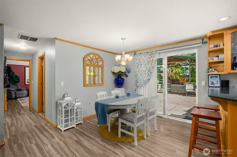Dining - 41604 218th Ave SE, Enumclaw, WA 98022 photo 1 of 2