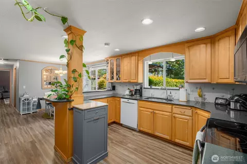 Kitchen - 41604 218th Ave SE, Enumclaw, WA 98022 photo 2 of 2