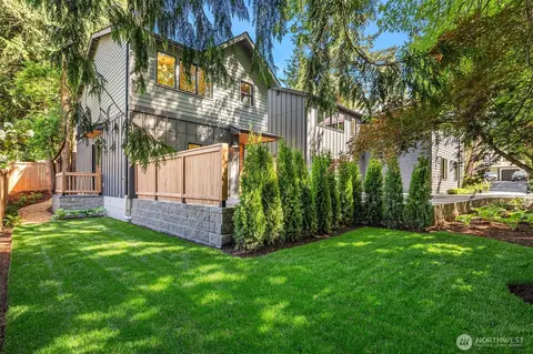 12414 NE 72nd St, Kirkland, WA 98033