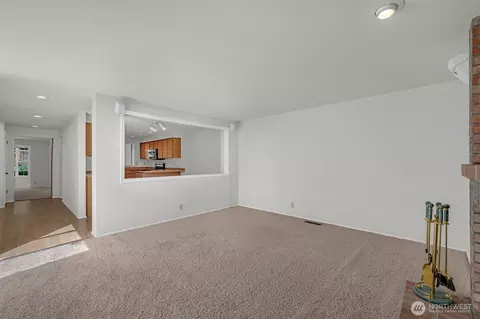 Living - 2016 Mill Pointe Dr SE, Mill Creek, WA 98012 photo 4 of 7