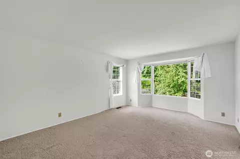 Living - 2016 Mill Pointe Dr SE, Mill Creek, WA 98012 photo 5 of 7