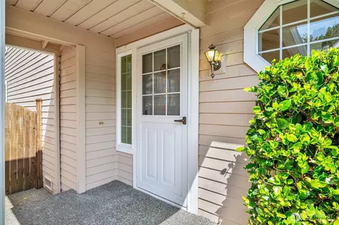 Entry Way - 2016 Mill Pointe Dr SE, Mill Creek, WA 98012 photo 1 of 2