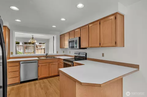 Kitchen - 2016 Mill Pointe Dr SE, Mill Creek, WA 98012 photo 2 of 3