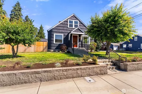 125 S 64th St, Tacoma, WA 98408