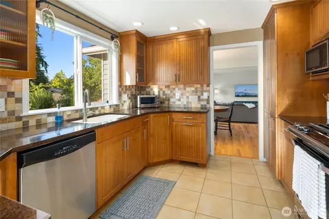 Kitchen - 1931 237th St SE, Bothell, WA 98021 photo 3 of 3