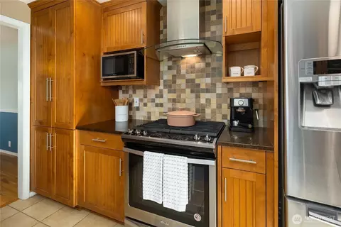 Kitchen - 1931 237th St SE, Bothell, WA 98021 photo 2 of 3