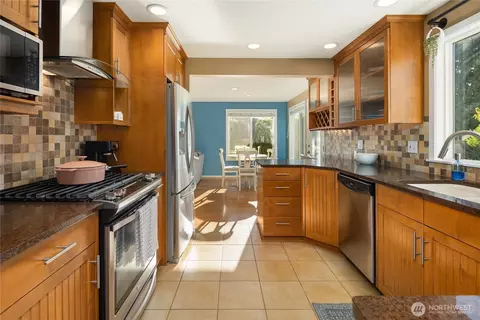 Kitchen - 1931 237th St SE, Bothell, WA 98021 photo 1 of 3