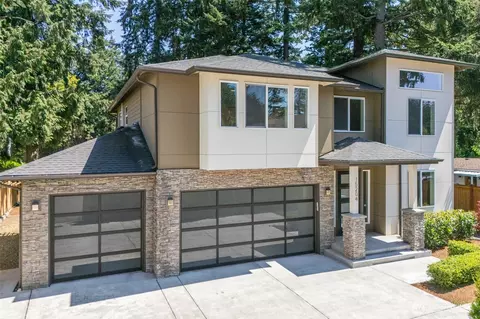 15204 Greenwood Ave N, Shoreline, WA 98133