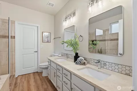 Bath - 2623 179th St SE, Bothell, WA 98012 photo 3 of 5