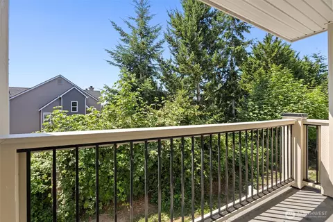 Exterior - 12404 E Gibson Rd #M202, Everett, WA 98204 photo 2 of 3
