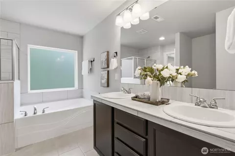 Bath - 21201 43rd Dr SE, Bothell, WA 98021 photo 2 of 4