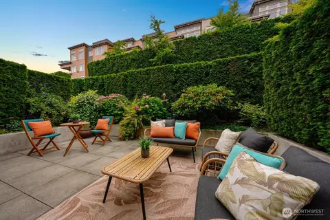 51 Pine St #202, Edmonds, WA 98020