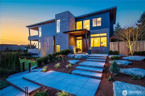202 10th Ave S, Kirkland, WA 98033