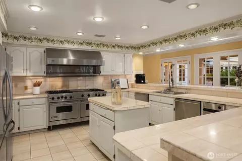 Kitchen - 3727 Shore Ave, Everett, WA 98203 photo 4 of 6
