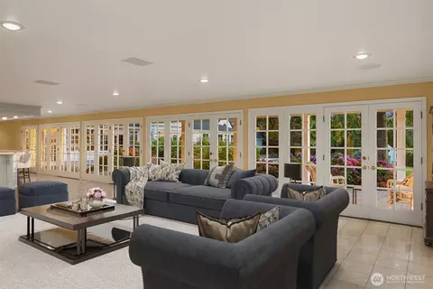 Living - 3727 Shore Ave, Everett, WA 98203 photo 2 of 3