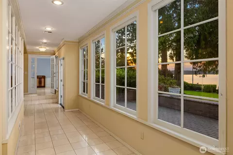Entry Way - 3727 Shore Ave, Everett, WA 98203 photo 2 of 2