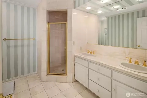 Bath - 3727 Shore Ave, Everett, WA 98203 photo 1 of 2