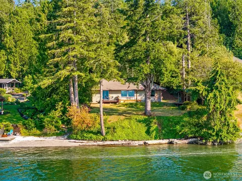 3736 Sunset Beach Dr NW, Olympia, WA 98502