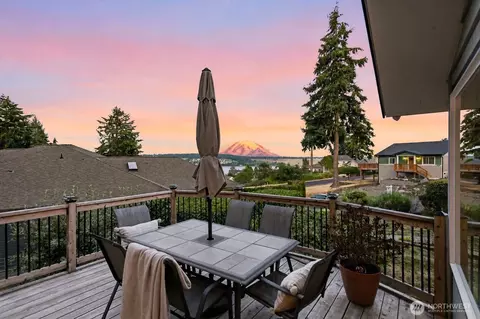 1263 Pilchuck Dr, Fox Island, WA 98333