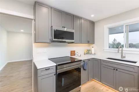 Kitchen - 11 Stone Rd, Sequim, WA 98382 photo 4 of 5