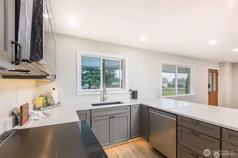 Kitchen - 11 Stone Rd, Sequim, WA 98382 photo 3 of 5