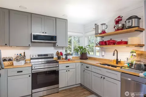 Kitchen - 11 Stone Rd, Sequim, WA 98382 photo 5 of 5