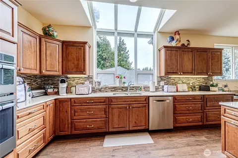 Kitchen - 105 14th Ct, Sequim, WA 98382 photo 3 of 6