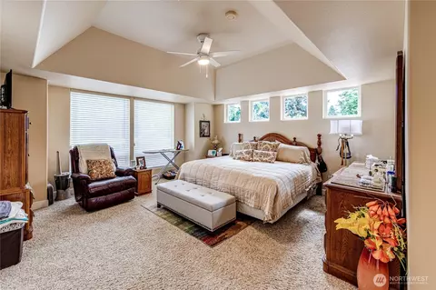 Bedroom - 105 14th Ct, Sequim, WA 98382 photo 1 of 4