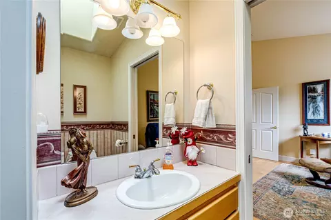 Bath - 105 14th Ct, Sequim, WA 98382 photo 4 of 5