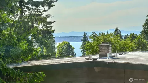 425 SW 183rd St, Normandy Park, WA 98166