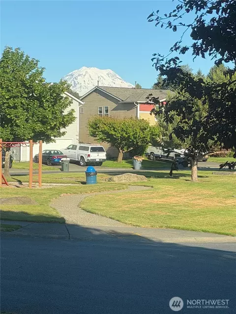 18502 94th Ave E, Puyallup, WA 98375