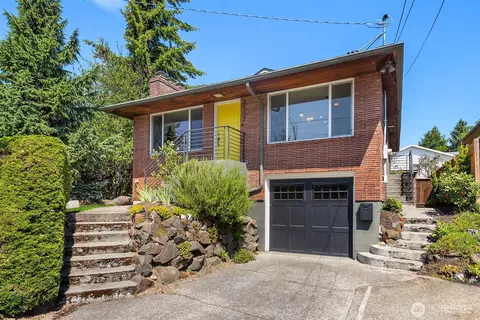 2502 NE 68th St, Seattle, WA 98115