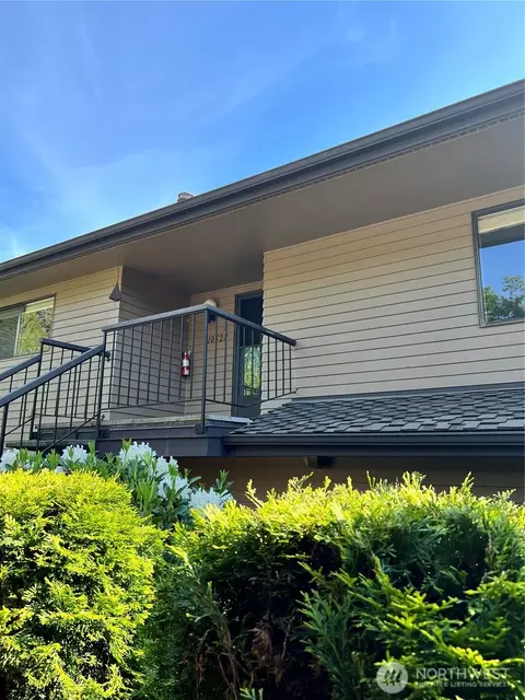 10628 Glen Acres Dr S, Seattle, WA 98168